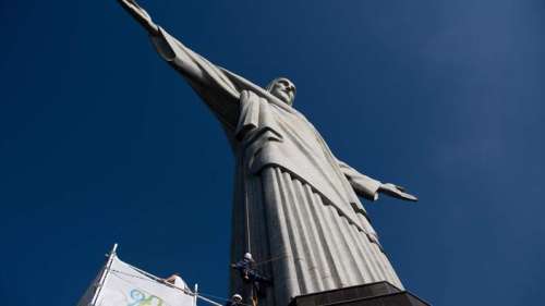 Les images vertigineuses du Christ rédempteur en chantier à Rio de Janeiro