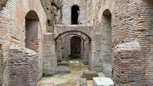 Coulisses des spectacles antiques, les souterrains du Colisée s'ouvrent au public