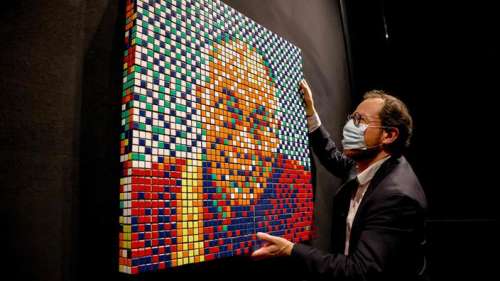 Pixel art hors de prix : un portrait du Dalaï-Lama composé de Rubik's Cubes vendu 450.000 euros