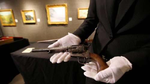 Le Colt qui tua Billy the Kid vendue pour le prix record de six millions de dollars aux enchères