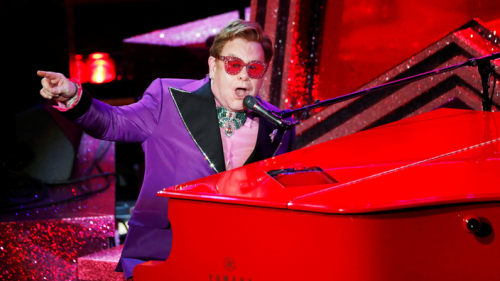 Elton John reporte sa tournée européenne à 2023 pour se faire opérer