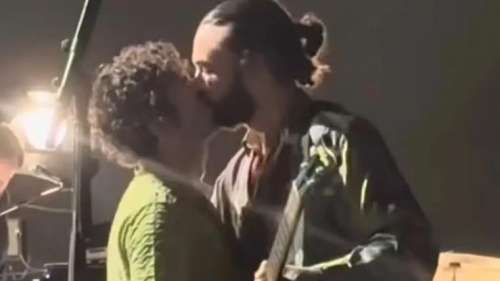 Malaisie : 2,7 millions d’euros réclamés au groupe The 1975 après un baiser interdit sur scène