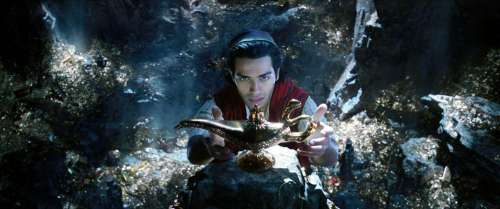 La lueur de la nouvelle lampe magique d’Aladdin