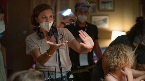 Maggie Gyllenhaal, nouvelle réalisatrice de combat, se révèle avec The Lost Daughter