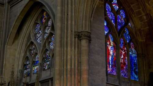 Kimsooja, lumière dans la cathédrale de Metz