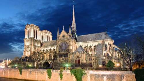Notre-Dame de Paris: le tabouret de la flèche prend ses assises