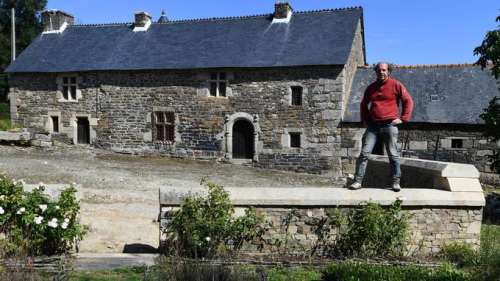 Fan de vieilles pierres, il restaure un manoir breton en solitaire