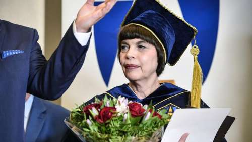 Mireille Mathieu distinguée par l'une des plus prestigieuses universités russes