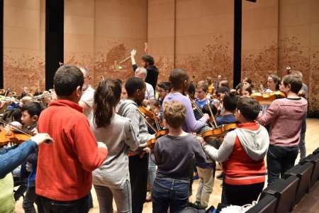 Au cœur de Démos, le projet de la Philharmonie qui transforme les jeunes en musiciens