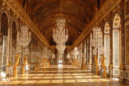 Versailles : L’entrée du château lui est refusée à cause de sa tenue