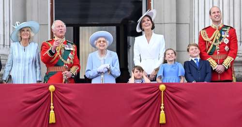 La famille royale rejoint la reine Elizabeth II sur le balcon du Jubilé : photos