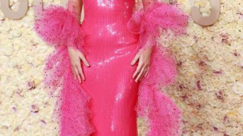Margot Robbie, “Barbie” Cast Dazzle aux Golden Globe Awards 2024