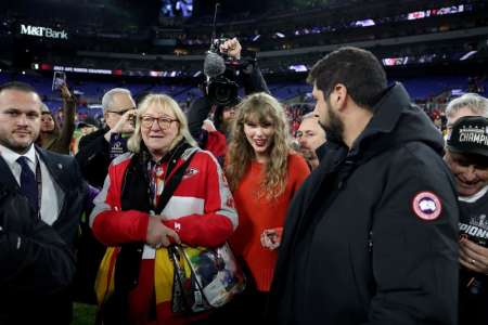 Taylor Swift admire le discours remporté par les Chiefs de Kansas City de Travis Kelce