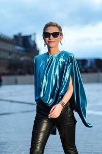 Cate Blanchett retravaille sa tenue des Oscars 2023 pour la Fashion Week de Paris