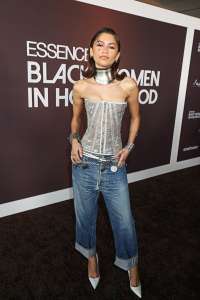 Zendaya porte un corset moulant lors des Essence Black Women in Hollywood Awards