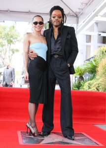 Zoe Kravitz rôtit le style de papa Lenny Kravitz lors de la cérémonie du Walk of Fame