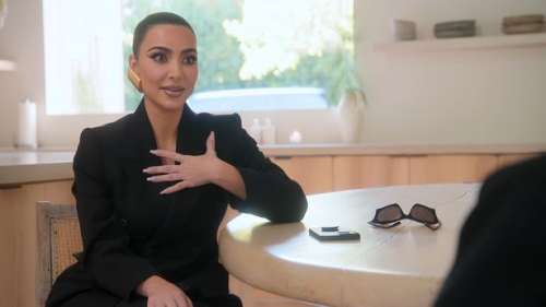 Kim Kardashian menace les trolls en ligne « dégoûtants » d’avoir abusé de Khloe pour avoir repris Tristan