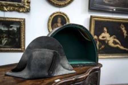 Un bicorne de Napoléon, ramassé à Waterloo, aux enchères lundi