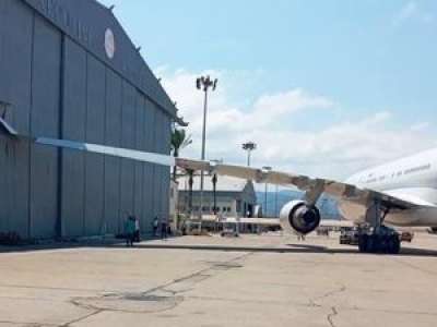 Quand l'avion présidentiel d'Emmanuel Macron, un Airbus 330, heurte un hangar à Beyrouth