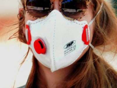 Coronavirus : découvrez l’astuce toute simple pour éviter la buée sur les lunettes quand on porte un masque