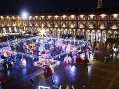 Toulouse : ils volent un sapin de Noël place du Capitole et tentent de prendre le métro avec