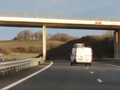 VIDEO. Lot : les images incroyables d'une voiture qui slalome sur l'autoroute