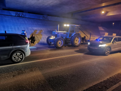 Ivre à bord de son tracteur, il tente de semer les gendarmes à... 30km sur l'A77