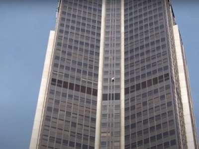 VIDEO. Un jeune de 21 ans escalade la Tour Montparnasse à mains nues
