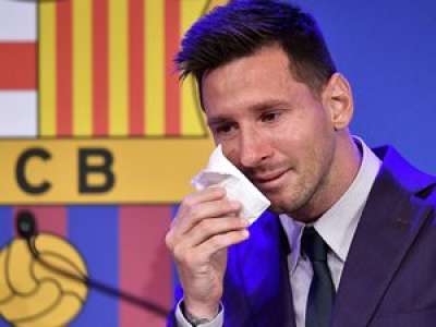 Messi : le mouchoir qu'il a utilisé lors de ses adieux au FC Barcelone mis en vente à 1 million de dollars