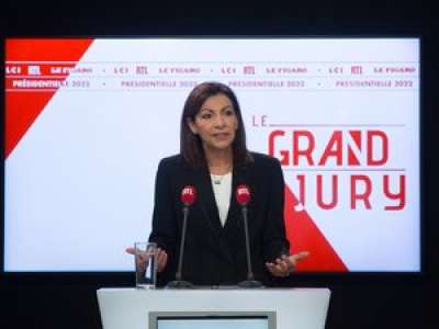 VIDEO. Insolite : Anne Hidalgo casse son verre d'eau en direct lors du Grand Jury RTL et LCI