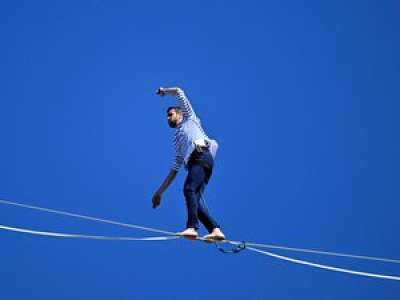 VIDEO. Mont Saint-Michel : le funambule Nathan Paulin bat le record du monde de distance sur un fil
