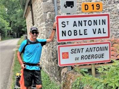 Saint-Antonin-Noble-Val. Il parcourt 820 km à pied pour rejoindre son frère