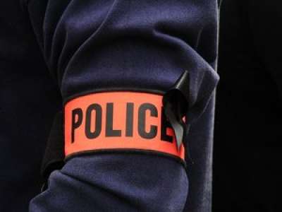 Un conducteur belge arrêté par la police en France pour avoir installé une mitraillette sur son capot