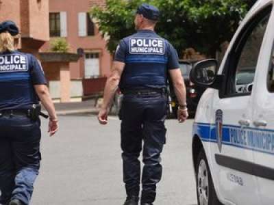 Une policière municipale accouche une jeune maman dans sa voiture en plein centre de Toulouse
