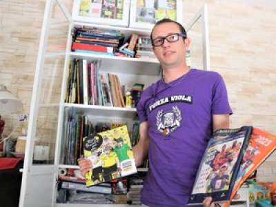 VIDEO. Les collectionneurs fous : Panini, Sprint... Jérôme détient la plus grosse collection d'albums et de vignettes dédiées au cyclisme