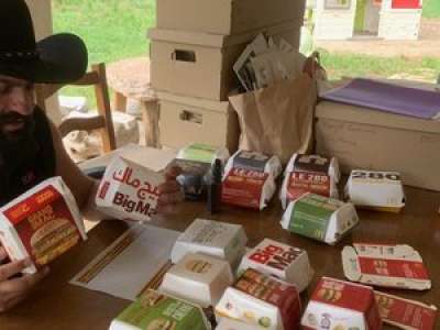 Les collectionneurs fous : 900 pièces de 53 pays différents... Pourquoi Serge Zaka collectionne-t-il les boîtes de burgers McDonald's ?