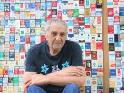 VIDEO. Les collectionneurs fous : avec 20 000 pièces, Michel détient la plus grosse collection de paquet de cigarettes en France