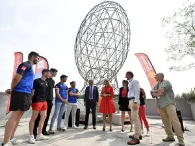 VIDEO. À Toulouse, 600 étudiants ont construit un ballon de rugby géant qui sera visible depuis le périphérique
