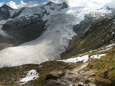 Prisonnier de la glace depuis 20 ans, le corps d'un alpiniste est rejeté par un glacier en Autriche