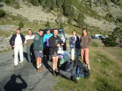 Hautes-Pyrénées : elle retrouve un appareil en pleine montagne avec des photos vieilles de 20 ans et remonte sur leurs traces
