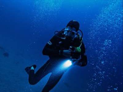 Découverte miraculeuse : 30 ans après leur disparition, les corps de deux plongeurs retrouvés à plus de 100 mètres de profondeur