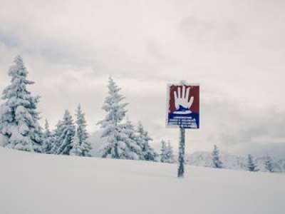Il roulait sur les pistes de ski avec son fourgon : interpellé, l'automobiliste de 24 ans explique qu'il voulait éviter le péage du Mont-Blanc