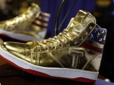 Donald Trump lance sa marque de baskets dorées : comment un chef d'entreprise a remporté des chaussures à 9 000 dollars