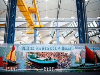 Ils posent plus de 250 000 briques de Lego pour battre un record du monde et sauver un vieux bateau