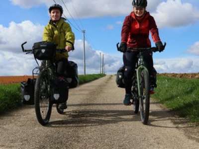 Un couple du Lot-et-Garonne va traverser le continent américain à bicyclette pour distribuer des lettres