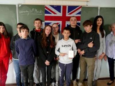 Les élèves d’un collège des Hautes-Pyrénées reçoivent une lettre de leur correspondant anglais… le roi Charles III en personne