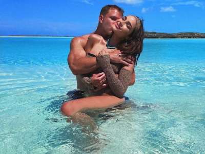 Olivia Culpo et la star de la NFL Christian McCaffrey se fiancent