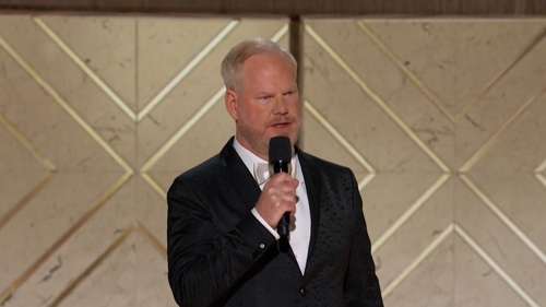 Jim Gaffigan fait une blague de “pédophile” pendant les Golden Globes