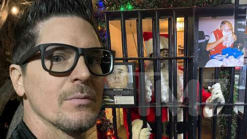Zak Bagans présente un costume de père Noël tueur en série au musée