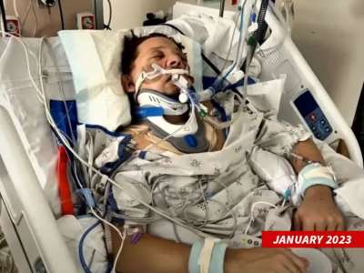 Jeremy Renner porte un appareil de compression des jambes à New York, un an après un accident de chasse-neige